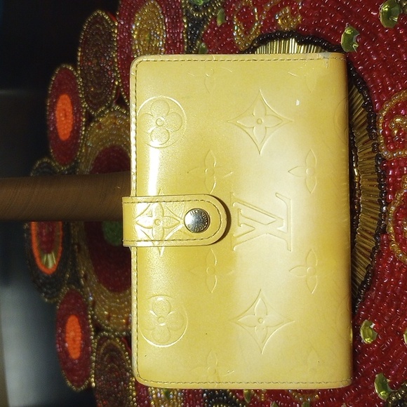 Louis Vuitton Handbags - EUC Louis Vuitton Vernis Kisslock Wallet